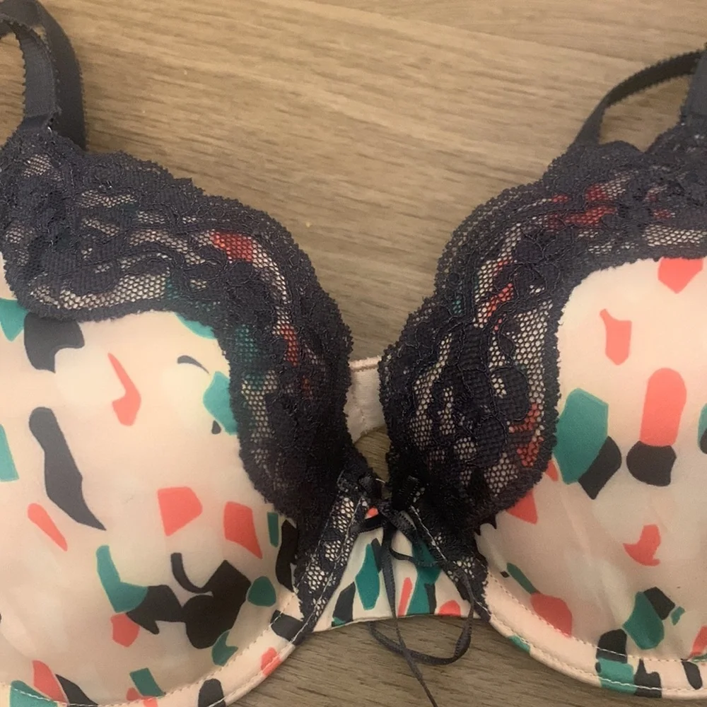 Bra - Picture 2 of 3